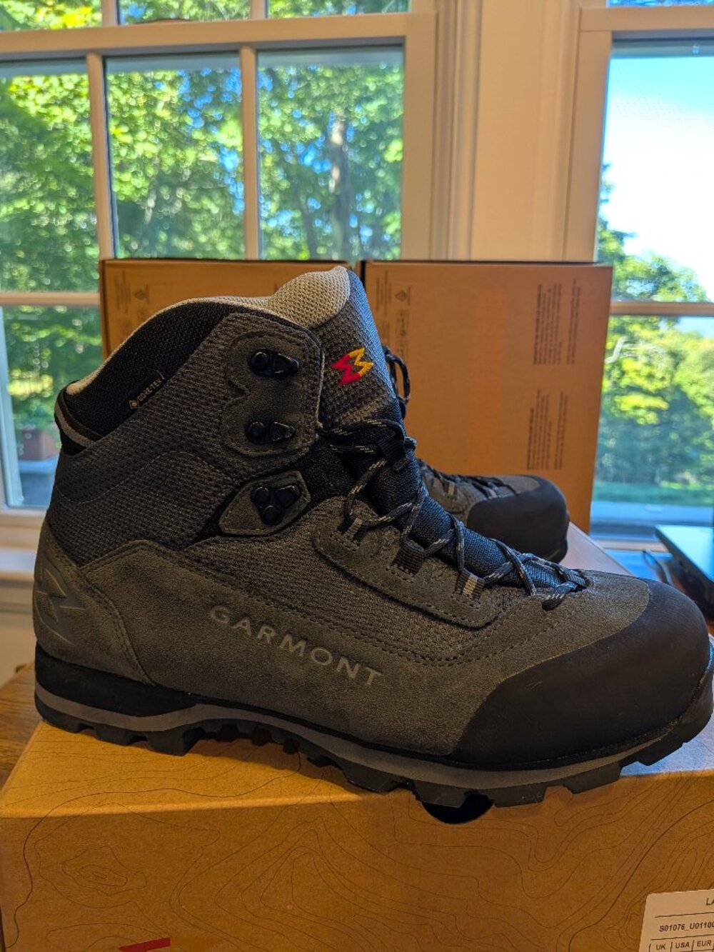 Garmont hiking boots (Almost NWT, 3miles ) mens size 9.5